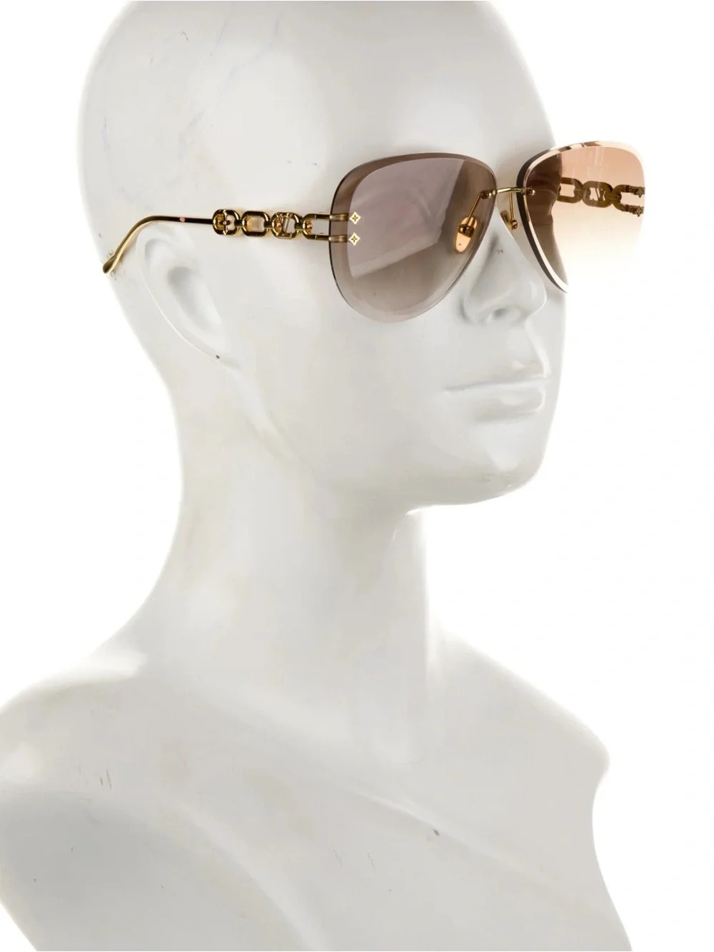 Louis Vuitton elegant louis